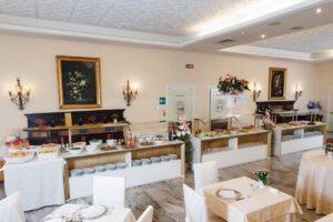 Buffet di antipasti, salad bar e dolci al ristorante dell’Hotel Quisisana.